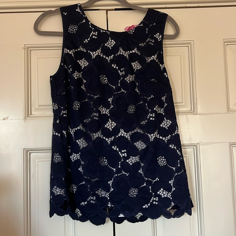 NWT LILLY PULITZER IONA SHELL TOP IN NAVY FLORAL TWO TONE LACE